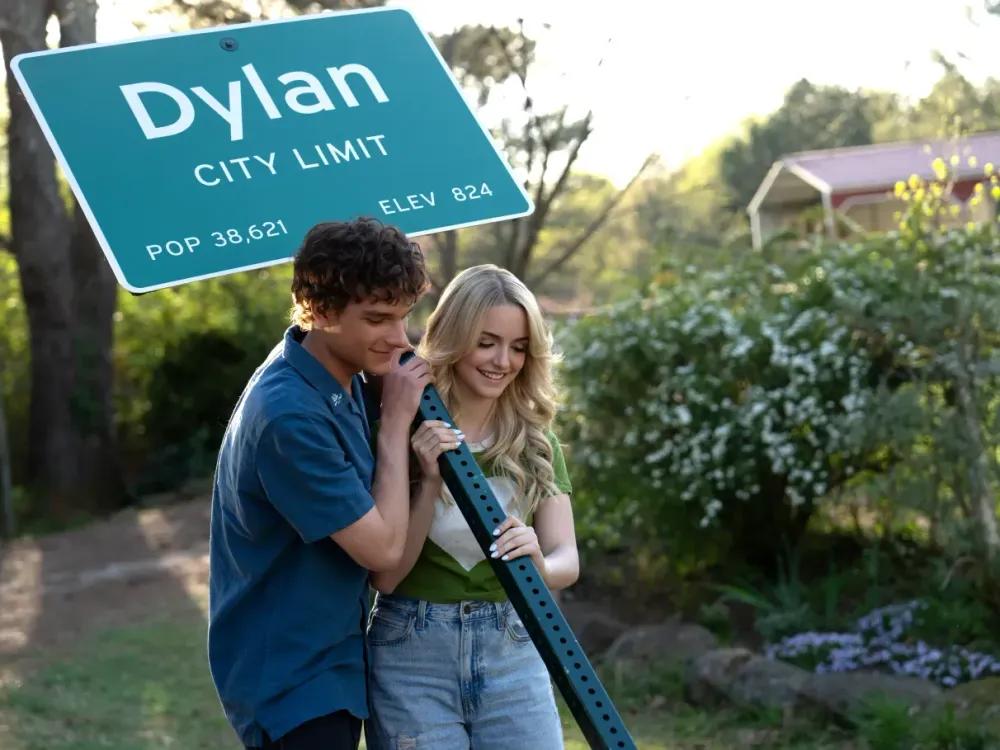Mckenna Grace e Mason Thames são os favoritos para Rapunzel e Flynn em Enrolados